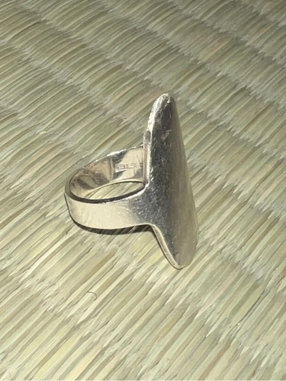 Abstract sterling silver shield ring - Picture 5 of 11